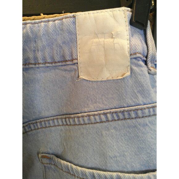 Zara Women’s High Rise Mom Jeans Size 4 Light Wash Tapered Leg Denim - Picture 3 of 12